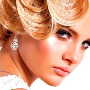 Hello and Happy New Year, Dolls!  Check out my closet and find the deals!